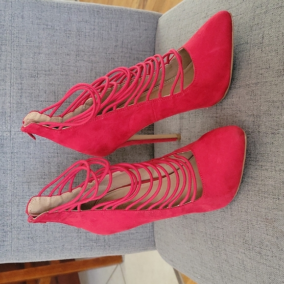 Heels - Picture 1 of 3